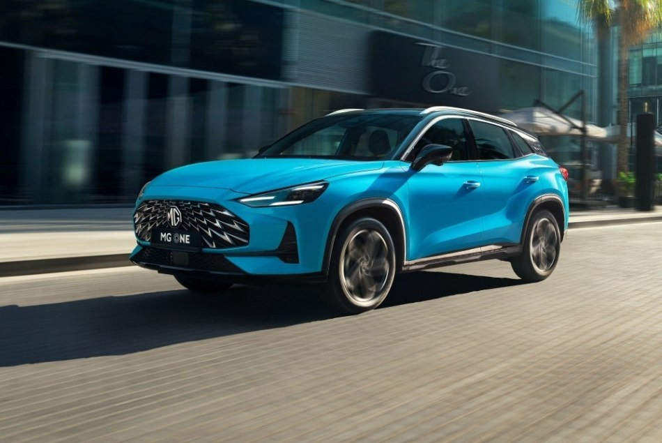 Огляд компактного передньопривідного кросовера MG ONE