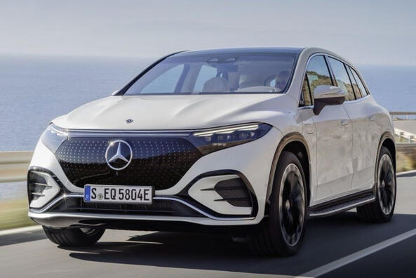 Огляд електричного преміального кросовера Mercedes-Benz EQS Фото 1