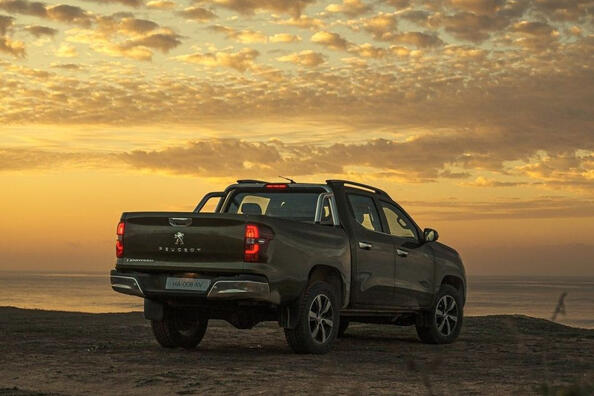 Огляд повнопривідного пікапа Peugeot Landtrek Фото 4