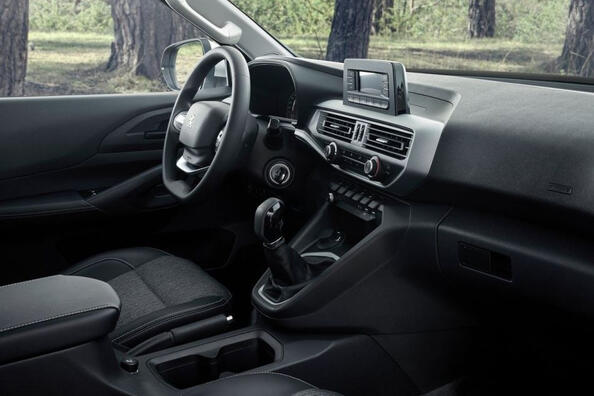 Огляд повнопривідного пікапа Peugeot Landtrek Фото 5