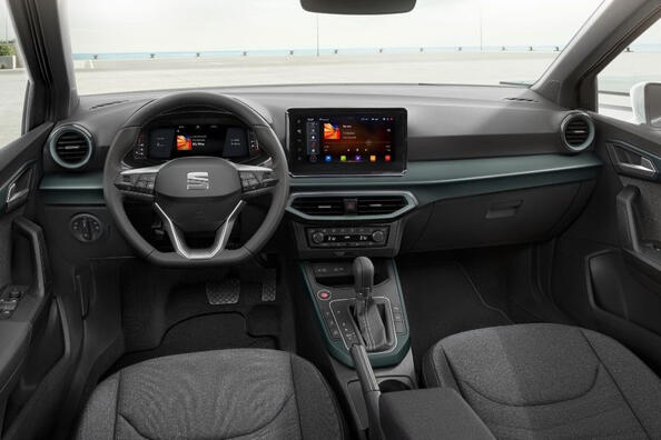 Огляд оновленого компактного кросовера SEAT Arona Фото 5