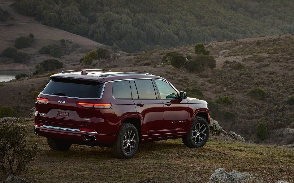 Огляд Jeep Grand Cherokee L: втілення розкоші та могутності