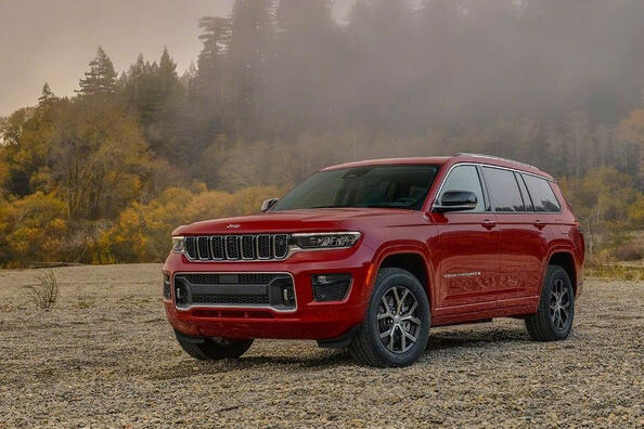 Огляд Jeep Grand Cherokee L: втілення розкоші та могутності Фото 3