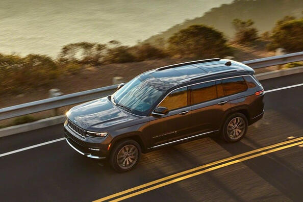Огляд Jeep Grand Cherokee L: втілення розкоші та могутності Фото 2