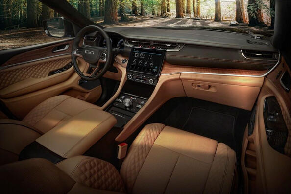 Огляд Jeep Grand Cherokee L: втілення розкоші та могутності Фото 6