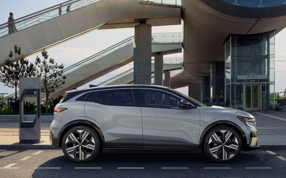 Огляд електричного хетчбека Renault Megane E-Tech