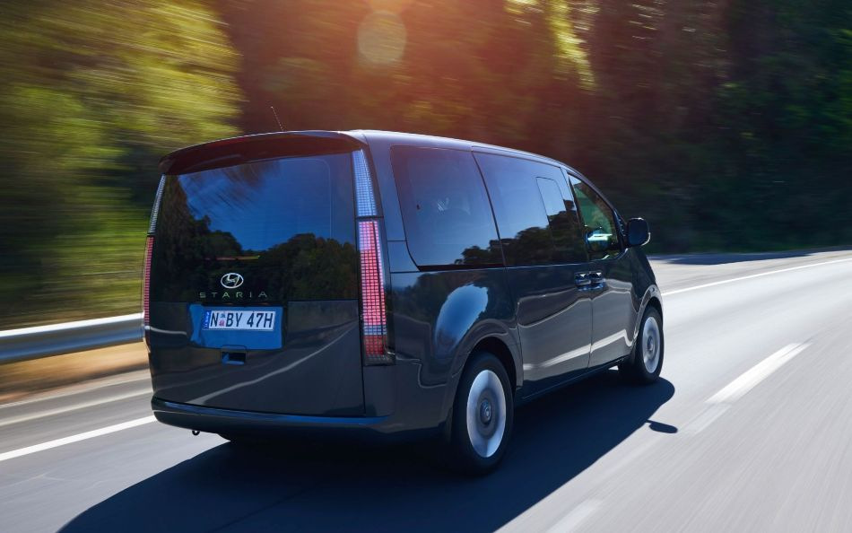 Огляд мінівена Hyundai Staria