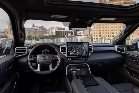 Огляд пікапа Toyota Tundra третього покоління Фото 5