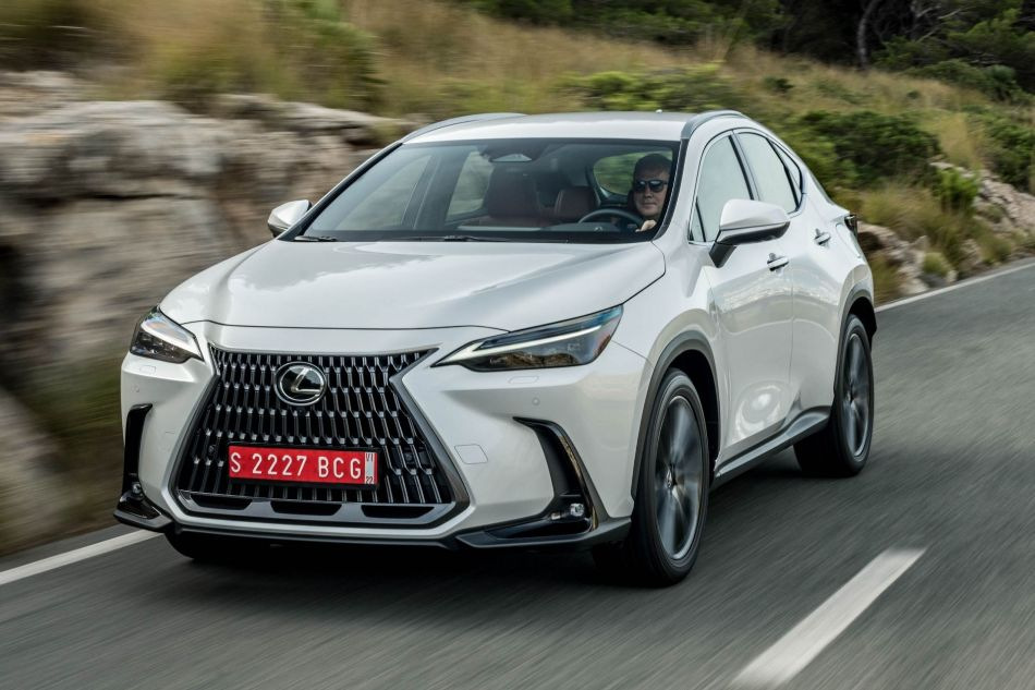 Огляд другого покоління кросовера Lexus NX
