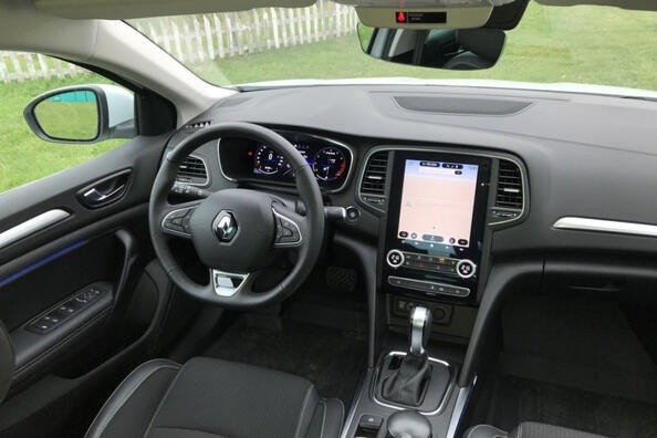 Огляд оновленого Renault Megane Sedan четвертого втілення Фото 6