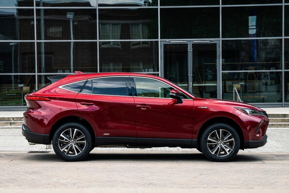 Огляд другого покоління кросовера Toyota Venza Фото 1
