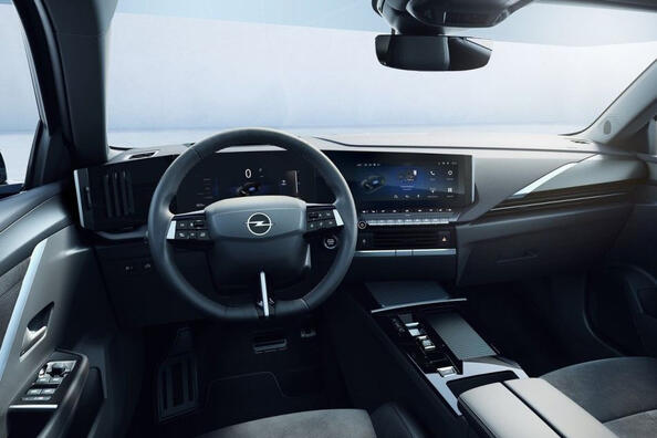 Огляд електричного універсала Opel Astra Sports Tourer Electric Фото 5