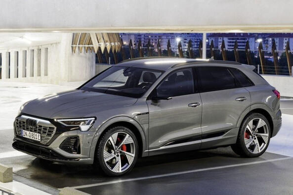 Електричний повнопривідний кросовер Audi Q8 e-tron Фото 4