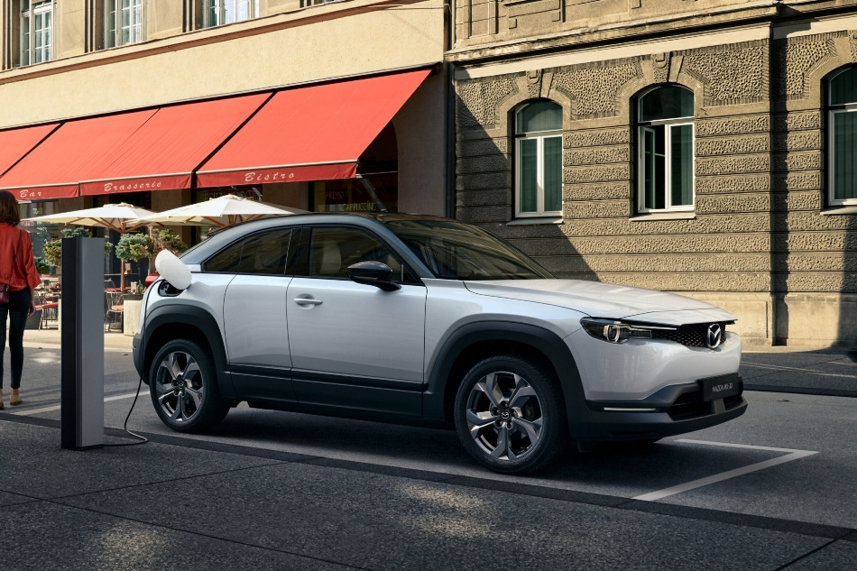Перше покоління електричного кросовера Mazda MX-30