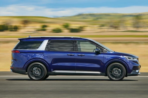 KIA Carnival четвертого покоління: новий погляд на сімейний мінівен Фото 2