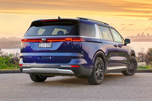 KIA Carnival четвертого покоління: новий погляд на сімейний мінівен Фото 3
