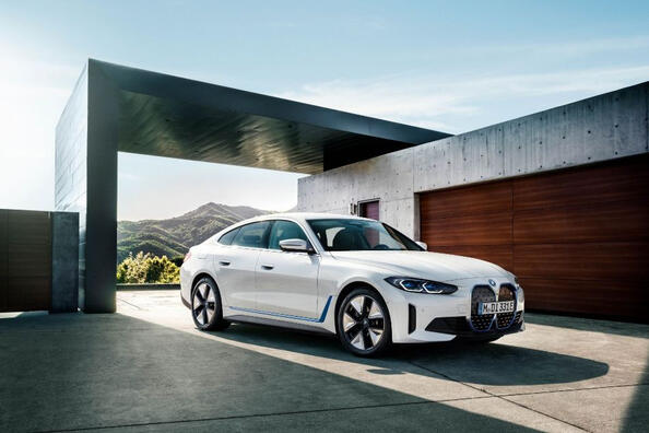 Огляд електричного ліфтбека BMW i4