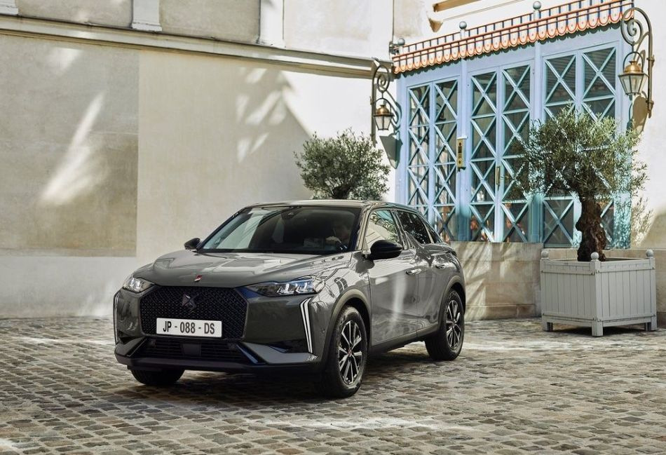 Огляд оновленого електричного кросовера DS 3 E-Tense