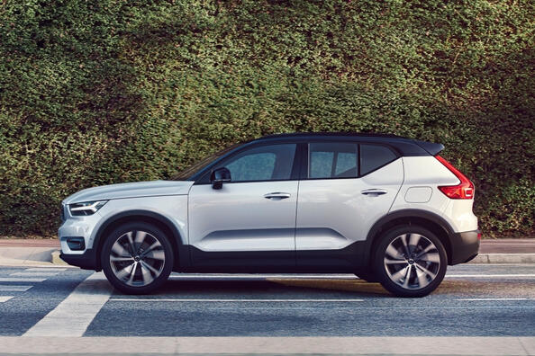Електричний повнопривідний кросовер Volvo XC40 Recharge Фото 4