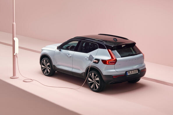 Електричний повнопривідний кросовер Volvo XC40 Recharge Фото 1