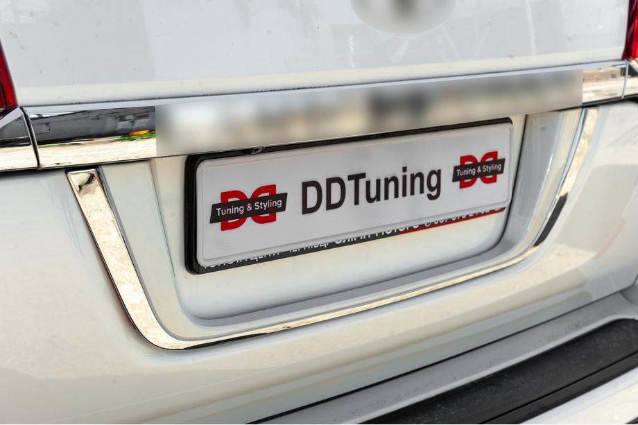 Toyota Land Cruiser 200 2007-2021 рр. Планка над номером OEM (2016+) Фото 1