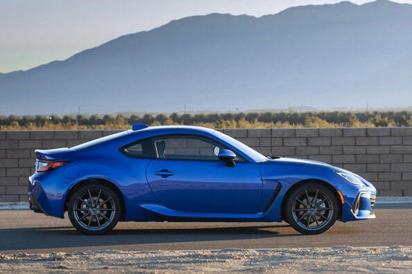 Друге покоління спортивного купе Subaru BRZ Фото 1