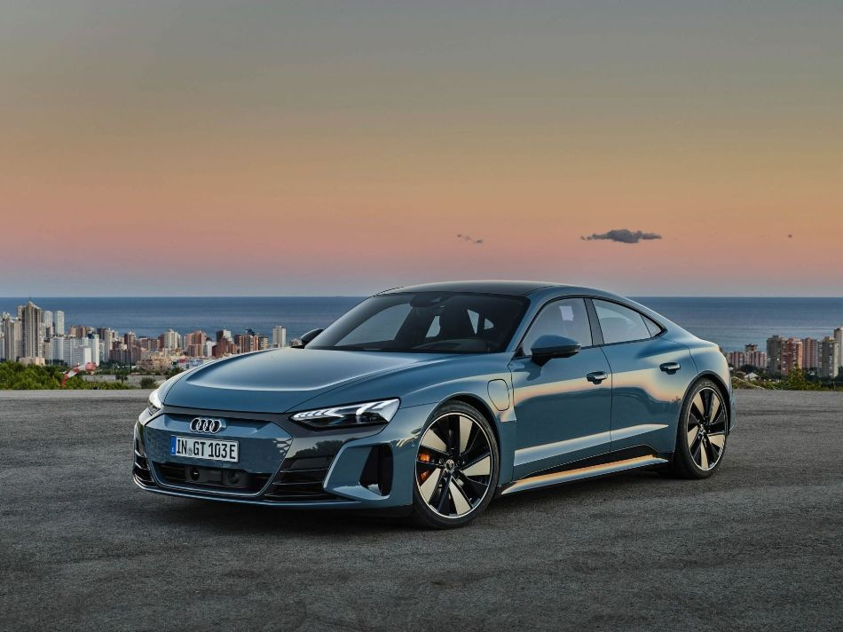 Огляд електричного спорт-седана Audi e-tron GT quattro
