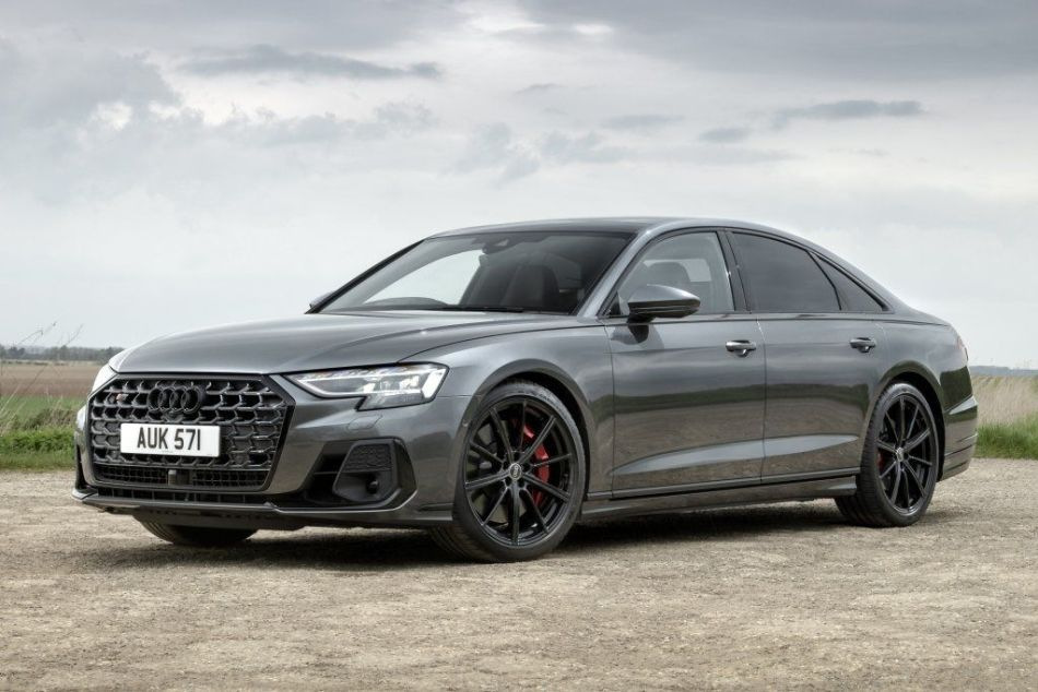 Оновлений спортивний седан Audi S8