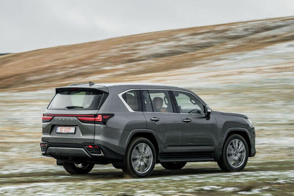 Огляд позашляховика Lexus LX четвертого втілення Фото 4