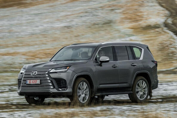 Огляд позашляховика Lexus LX четвертого втілення Фото 1