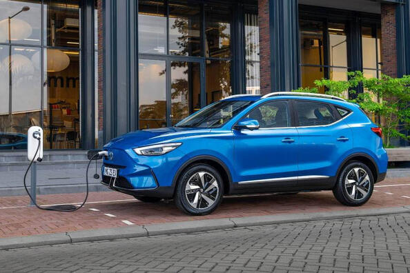 Огляд оновленого електричного кросовера MG ZS EV