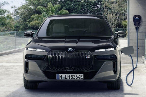 BMW 7 Series: флагманський седан нового покоління Фото 2