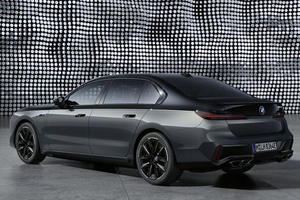 BMW 7 Series: флагманський седан нового покоління Фото 4