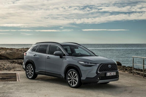Toyota Corolla Cross: огляд компактного міського кросовера