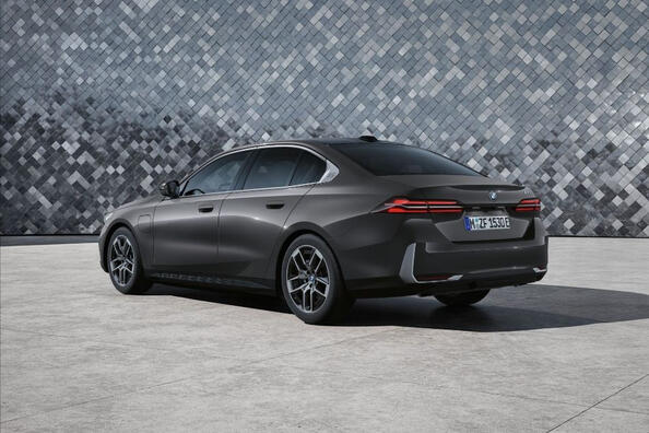 BMW 5 Series: бізнес-седан нового покоління Фото 2