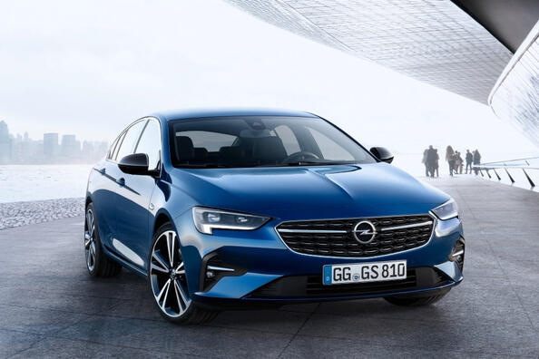 Opel Insignia Grand Sport: огляд оновленого ліфтбека Фото 3