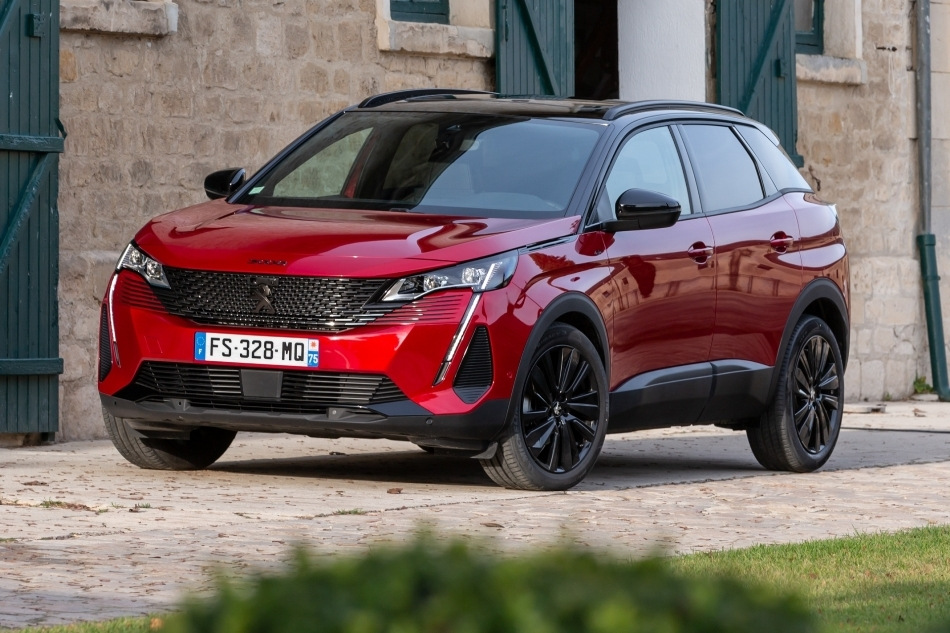 Огляд оновленого кросовера Peugeot 3008 другого покоління