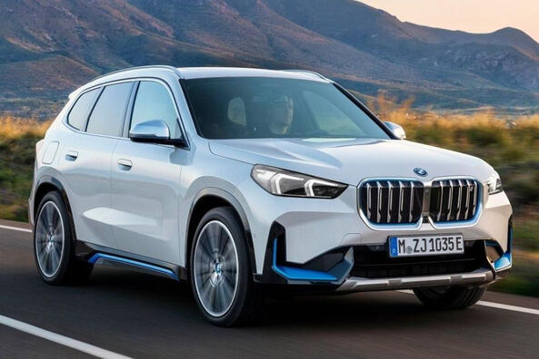 Огляд компактного електрокросовера BMW iX1