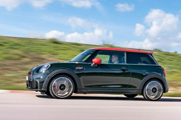 Огляд "зарядженого" хетчбека MINI John Cooper Works 3D третього покоління Фото 3