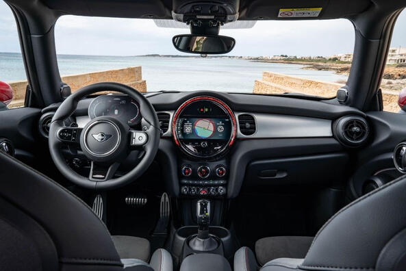 Огляд "зарядженого" хетчбека MINI John Cooper Works 3D третього покоління Фото 5