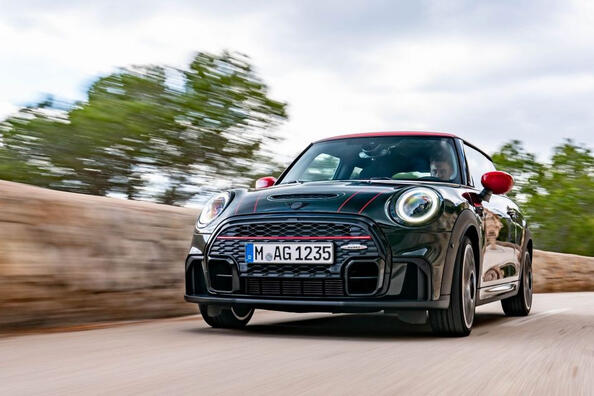Огляд "зарядженого" хетчбека MINI John Cooper Works 3D третього покоління Фото 2