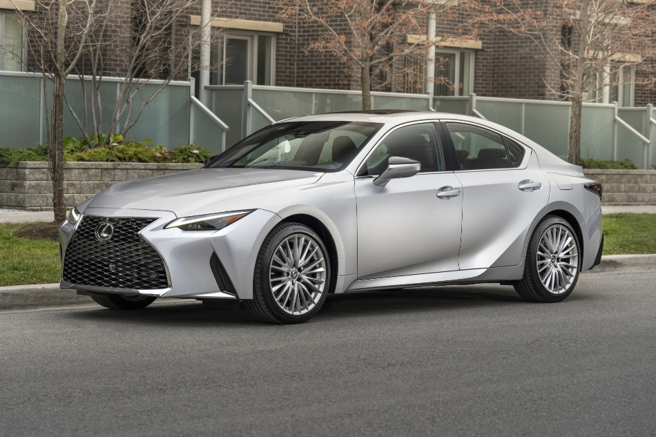 Огляд оновленого седана Lexus IS