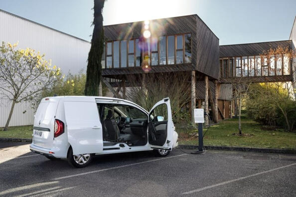 Renault Kangoo Van E-Tech: практичний та екологічний фургон Фото 3