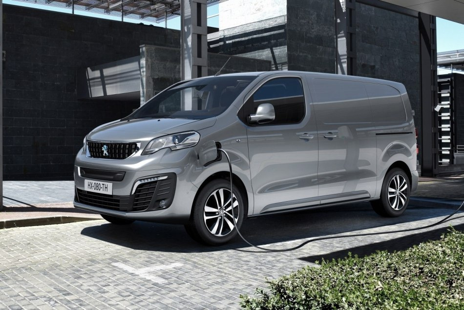 Peugeot e-Expert: огляд електричного фургона