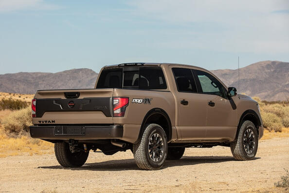 Nissan Titan другого покоління: огляд пікапа Фото 2