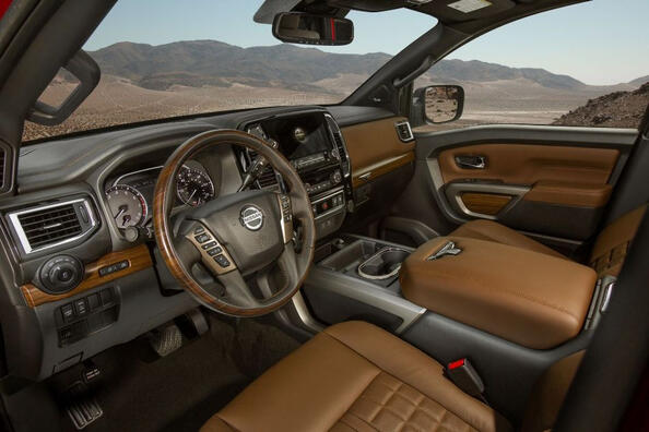 Nissan Titan другого покоління: огляд пікапа Фото 6