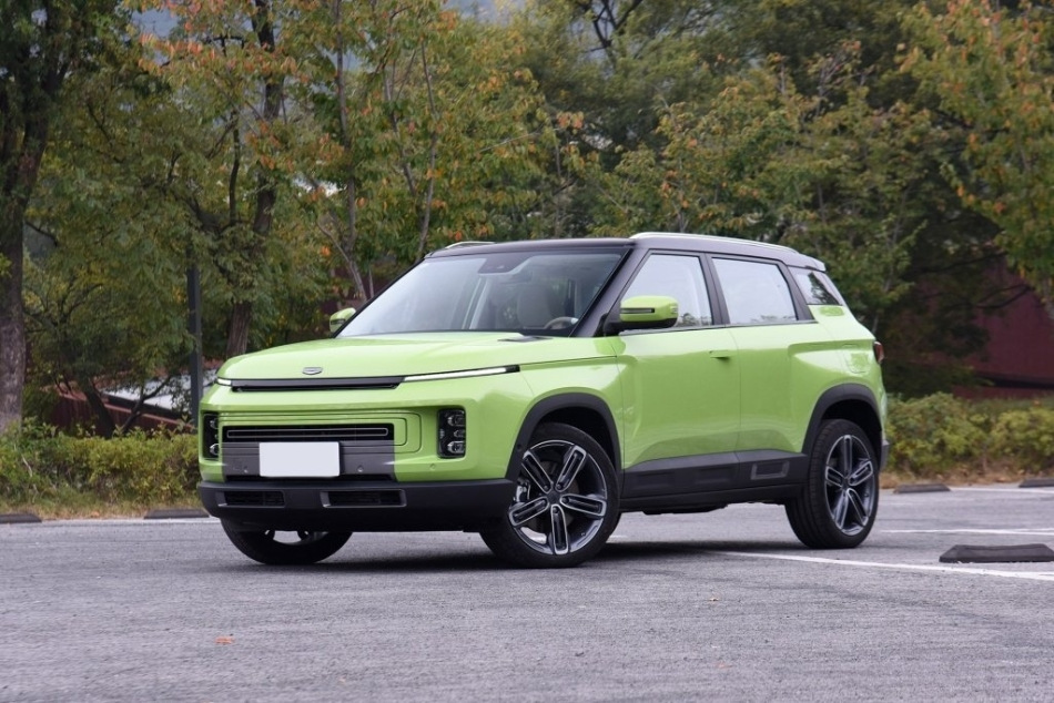 Geely ICON: стильний і технологічний гібридний кросовер