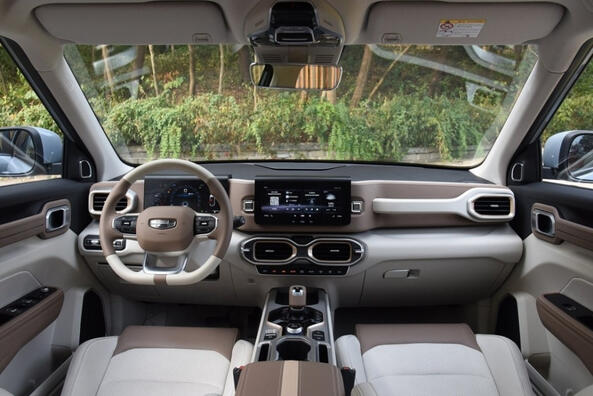 Geely ICON: стильний і технологічний гібридний кросовер Фото 4