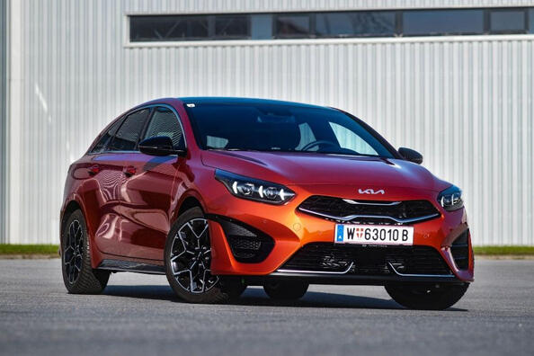 Огляд рестайлінгової версії універсала KIA ProCeed