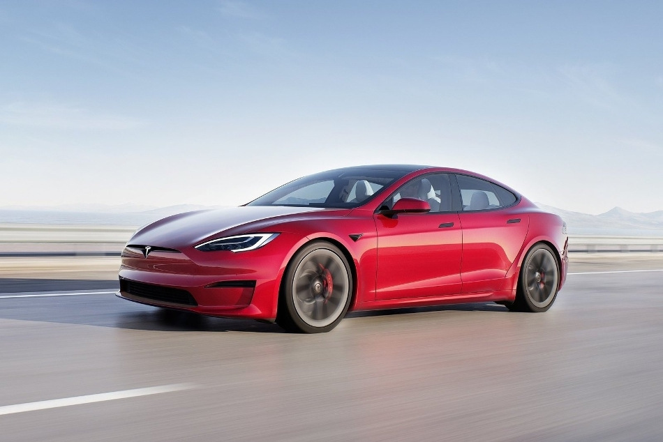 Tesla Model S I покоління: огляд оновленого електричного ліфтбека
